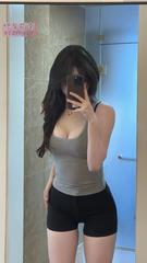 短裙深喉小姐姐