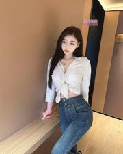 不容错过抹胸小姐姐